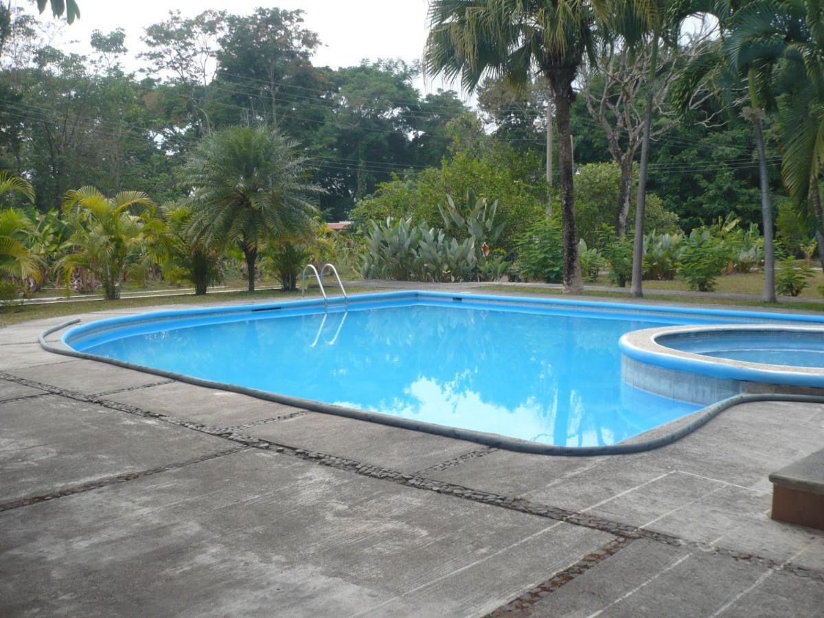 Casa Verónica a 2 kilometros del IRTRA Retalhuleu Exterior foto